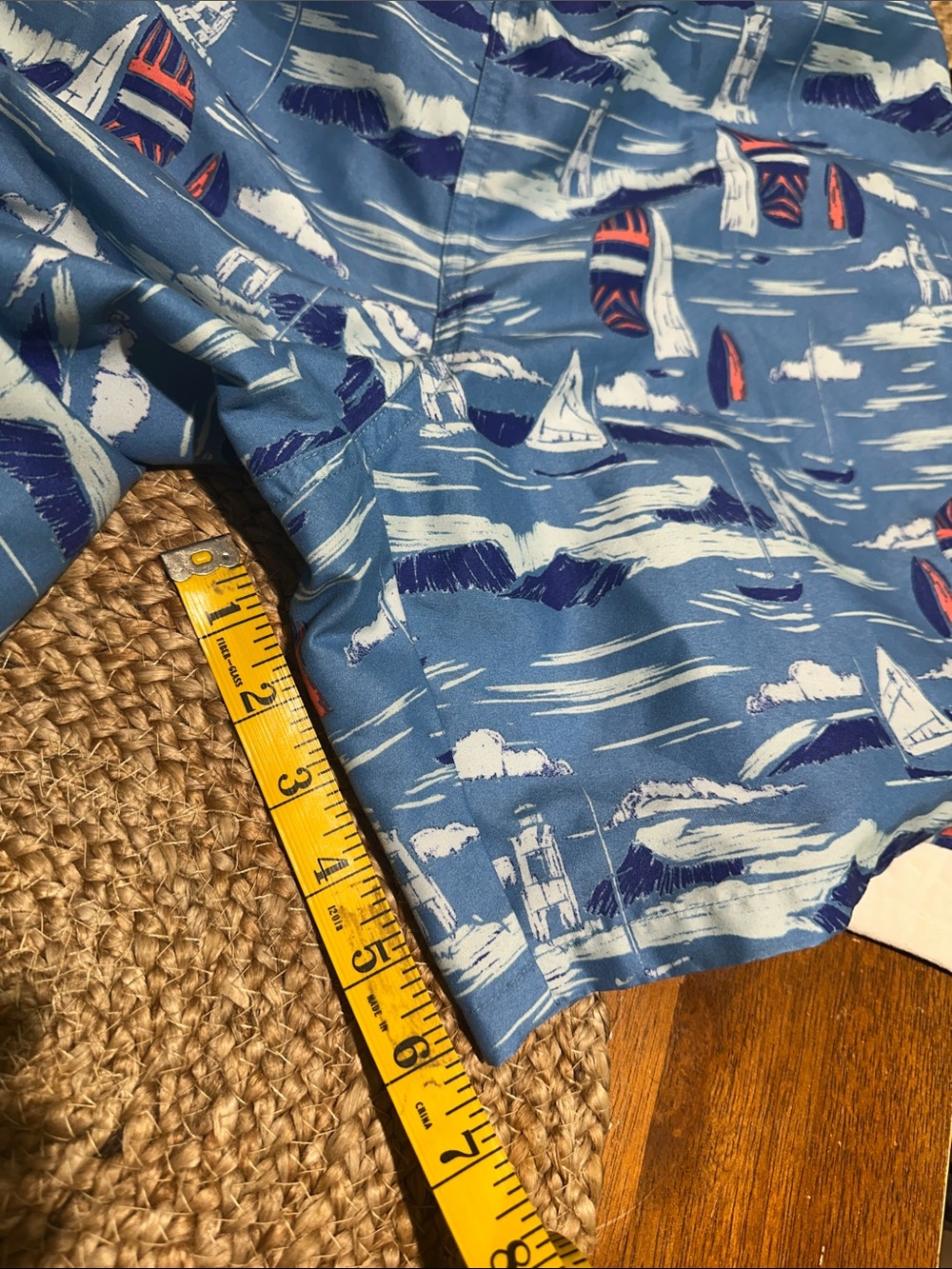 Vineyard Vines Light Blue Nautical Swim Trunks with Coral Accents Sz L, like new